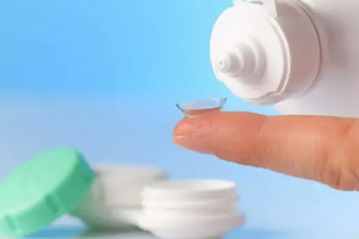Usar Suero Fisiológico para limpiar mis Lentillas
