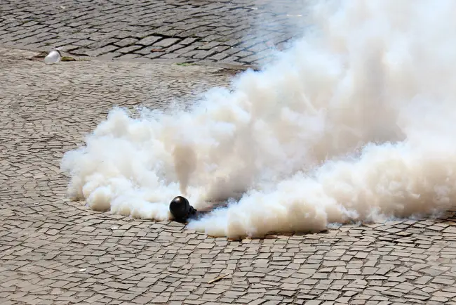Peligroso gas lacrimógeno ojos Peligroso gas lacrimógeno ojos