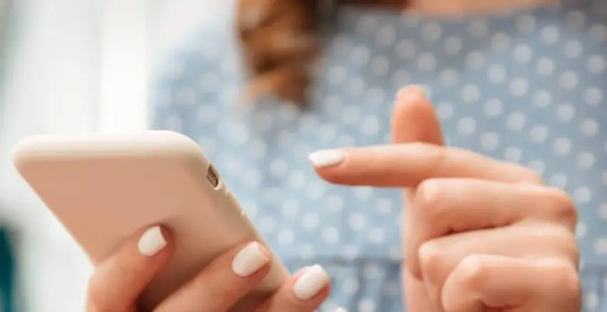 Uso excesivo del celular X Daños a la vista Uso excesivo del celular X Daños a la vista