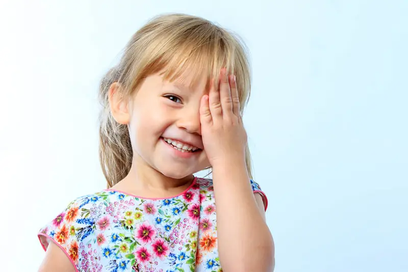 Signos de Que tu Hijo Necesita Gafas o Lentillas Signos de Que tu Hijo Necesita Gafas o Lentillas