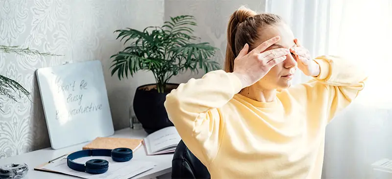 Estrés Visual o Astenopia: Causas, Síntomas y Soluciones con Lentes de Contacto